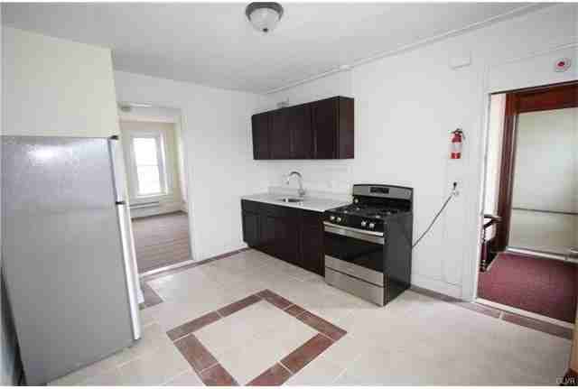 1135 Hamilton St - Photo 3 of 8