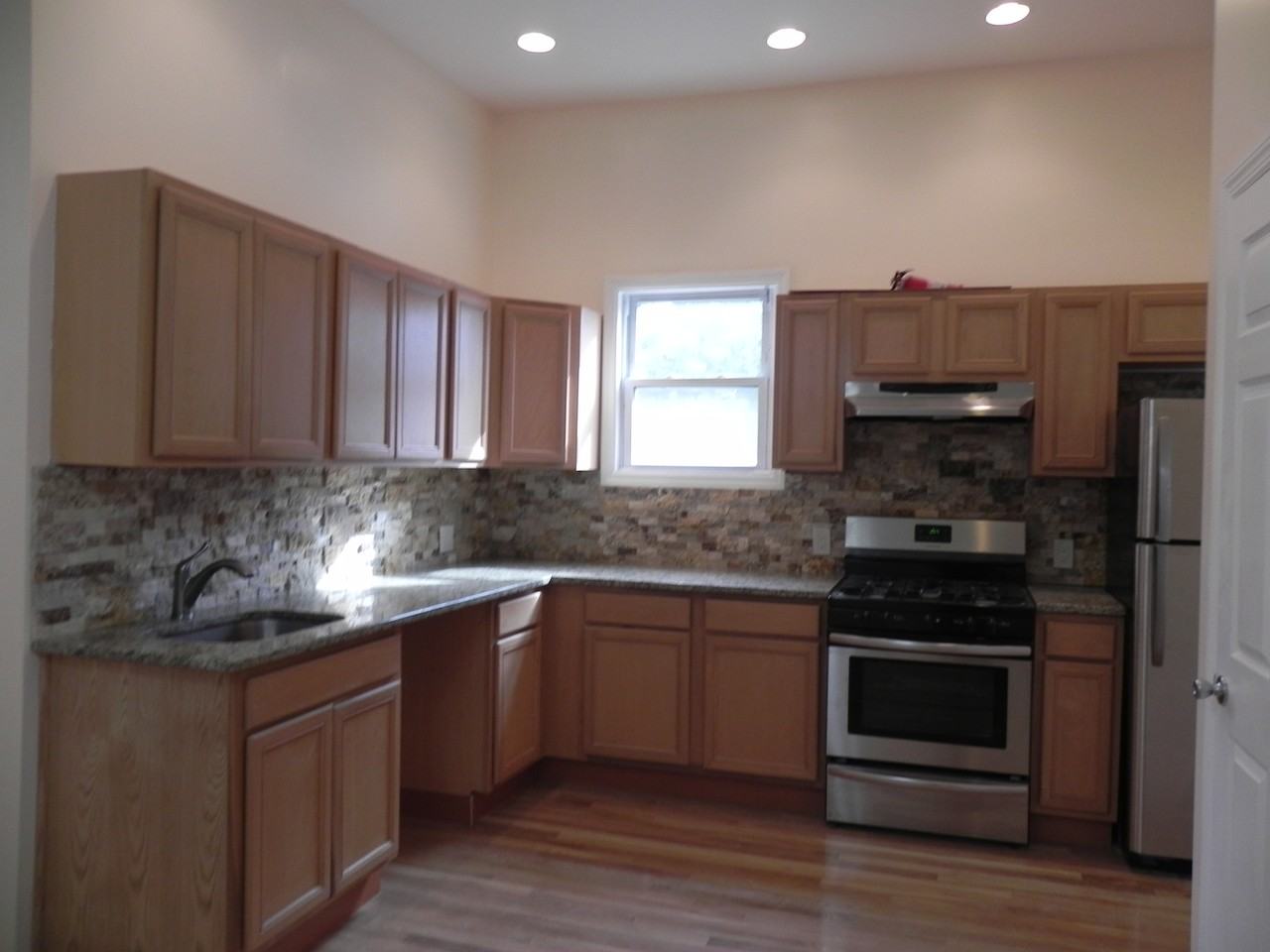 413 City Island Ave - Photo 2 of 11