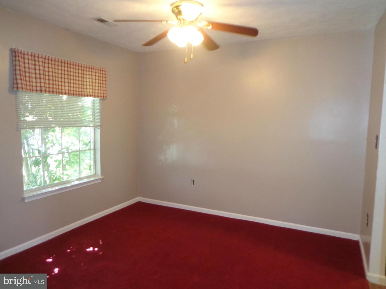 569 Cromwell Ct - Photo 2 of 9