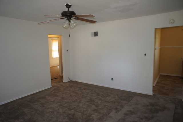 5307 N Lake St - Photo 3 of 10