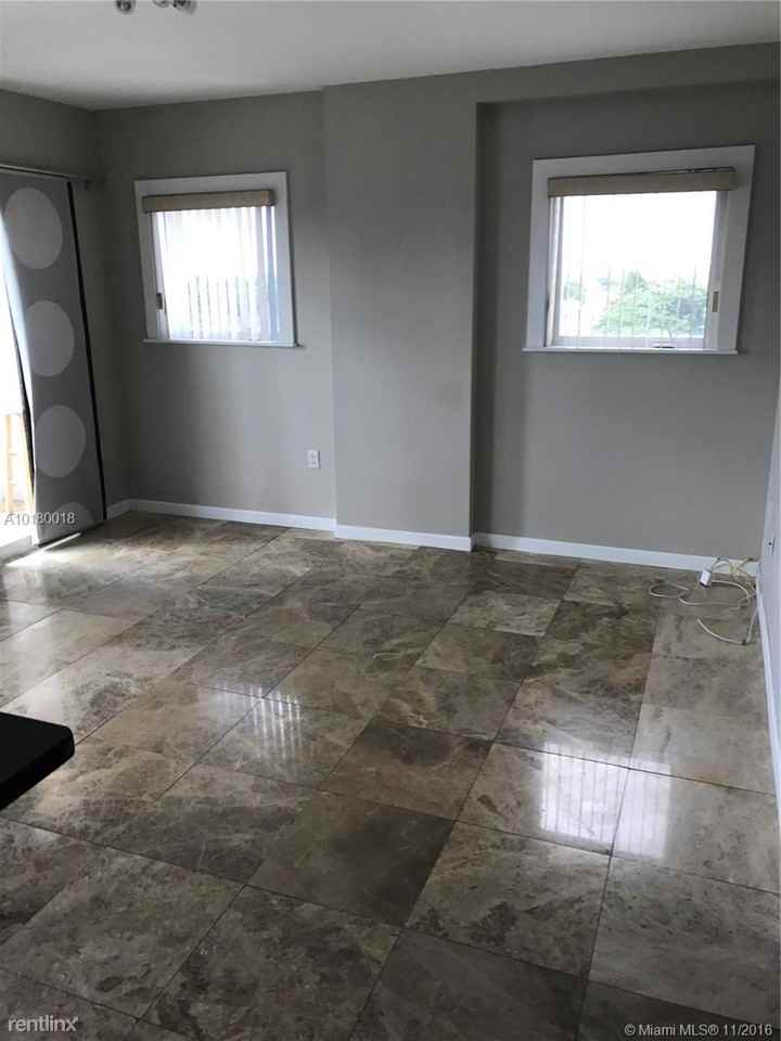 2740 SW 28th Ter - Photo 2 of 6