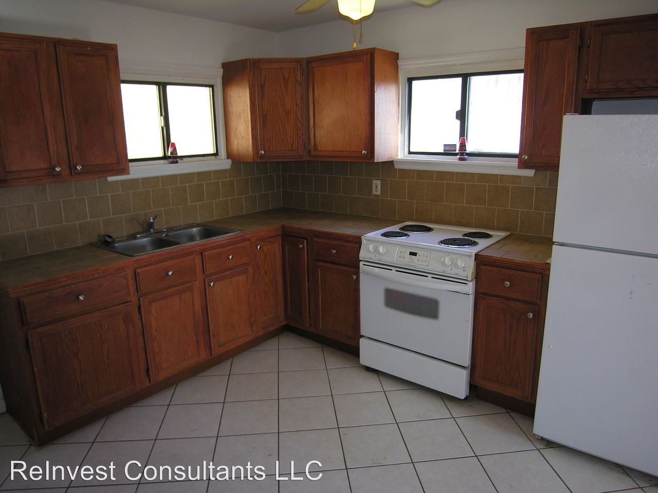 310 Oak St - Photo 2 of 6