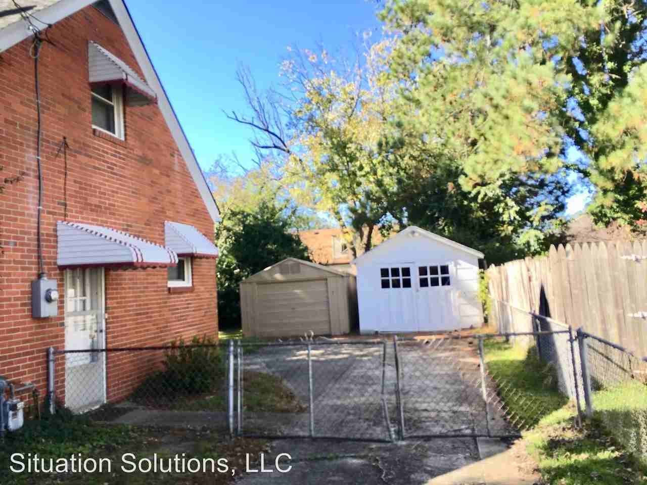 3863 Chatham Cir - Photo 3 of 24