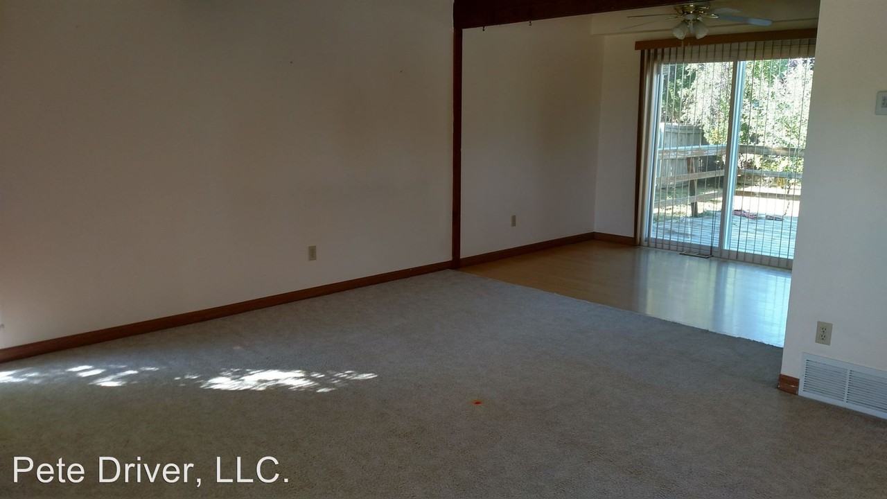 3002 Watsabaugh Dr - Photo 3 of 14