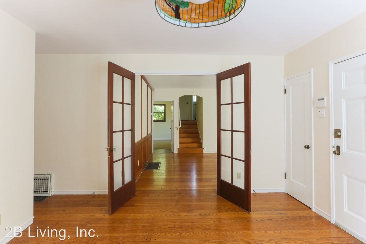 1328 Santa Fe Ave - Photo 2 of 20