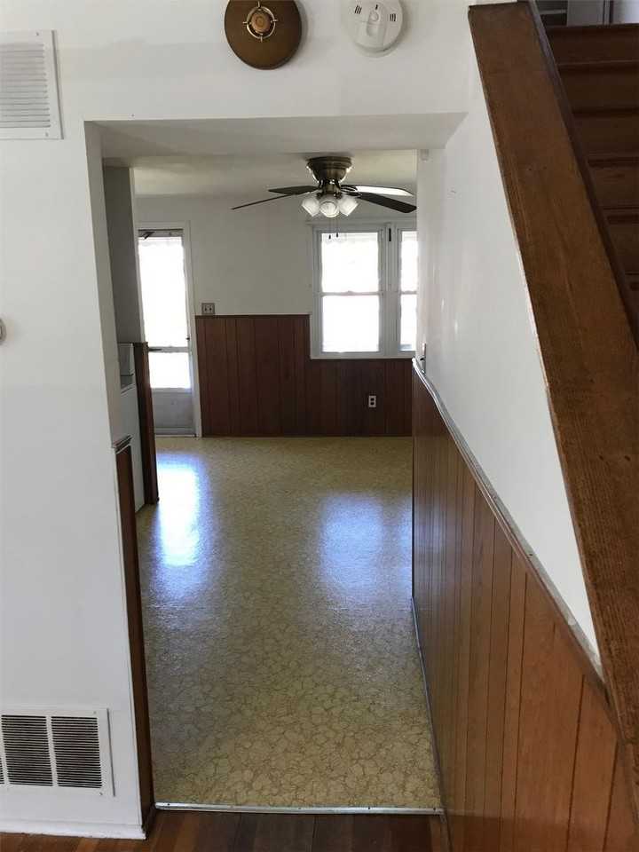 2719 Wegworth Ln - Photo 3 of 20