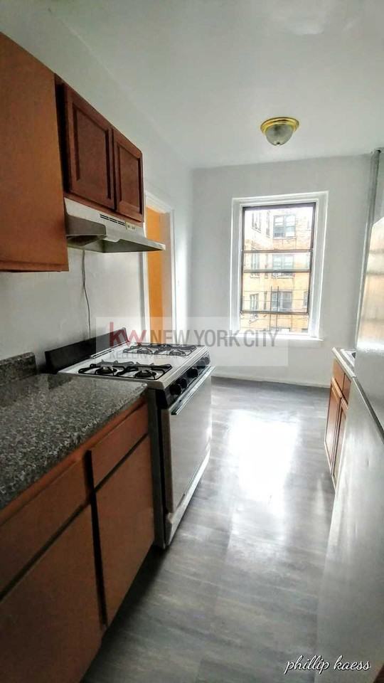 Seaman Ave & Cumming St #3L