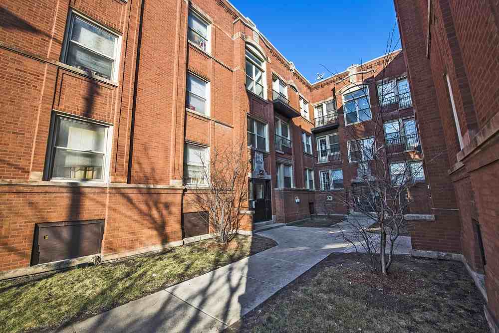 5236 W Harrison - Photo 2 of 8
