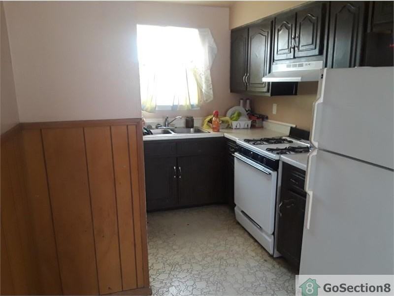 10414 Dunlap Dr - Photo 2 of 10