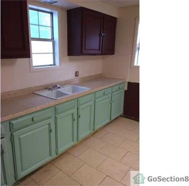 2132 Woodford St - Photo 3 of 8