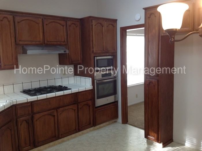 1345 Greenborough Dr - Photo 3 of 13