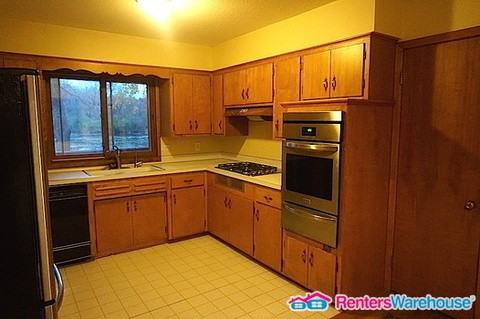 2442 Gettysburg Ave S - Photo 3 of 14