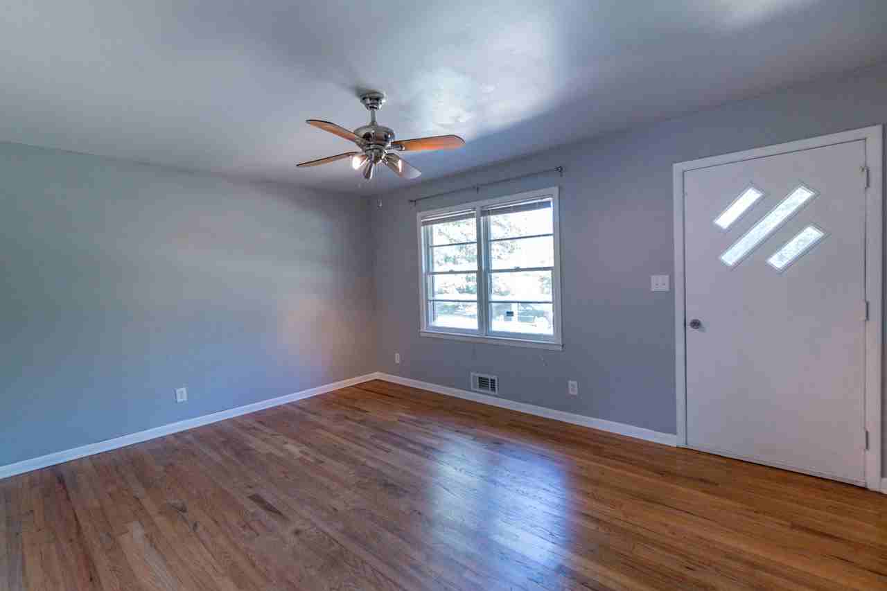 190 Meadow Dr - Photo 3 of 14