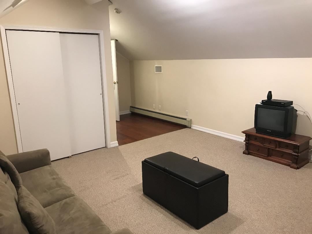 214 Roslyn Ave - Photo 2 of 6