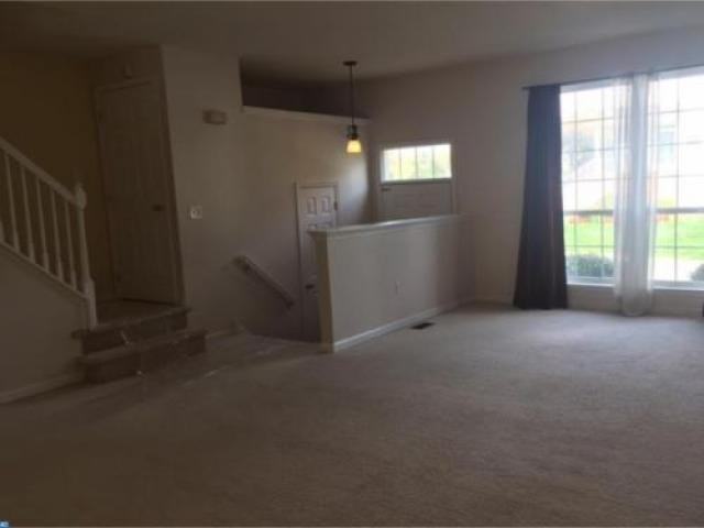 409 Woodstock Ln - Photo 2 of 6