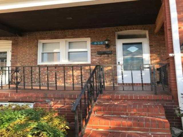 850 W 32nd St - Photo 2 of 6