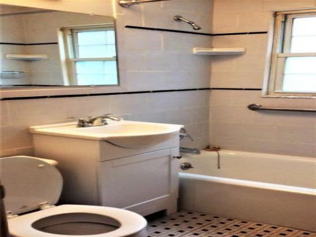 1586 Memorial Ave - Photo 2 of 3