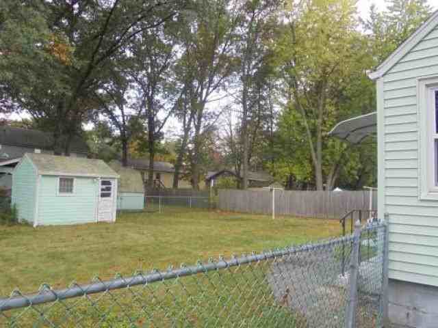 123 Gardens Dr - Photo 2 of 6