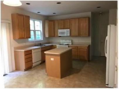 7 Tara Ct - Photo 2 of 6