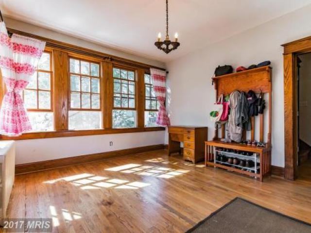 6304 47th Ave - Photo 2 of 6