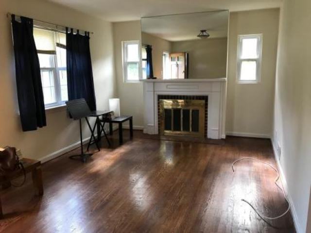 2504 Crest Ave - Photo 3 of 6