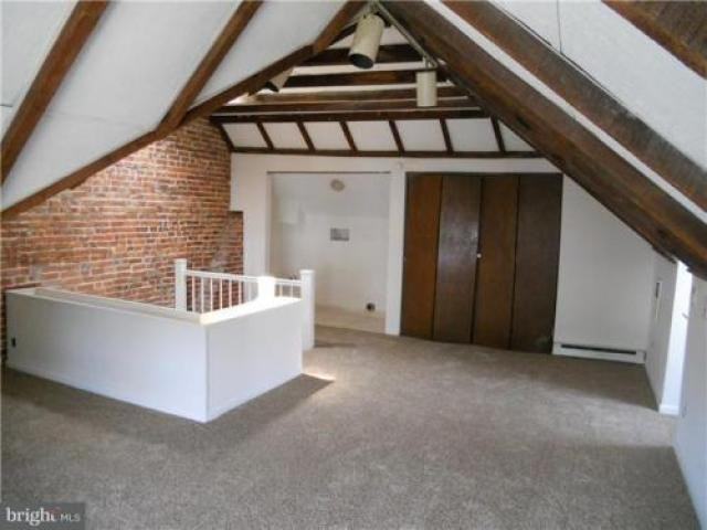 408 W 21st St - Photo 2 of 6