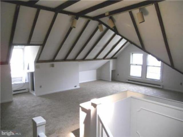 408 W 21st St - Photo 3 of 6