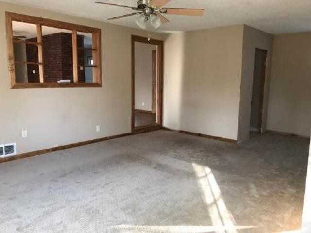 1909 Robin Dr - Photo 3 of 6