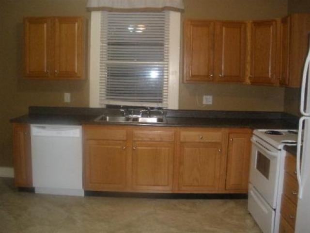 504 Jail St - Photo 2 of 6