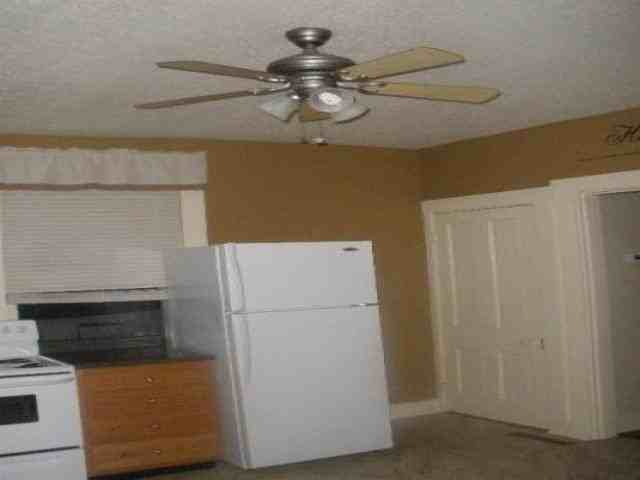 504 Jail St - Photo 3 of 6