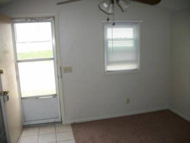 411 Bank St - Photo 3 of 5