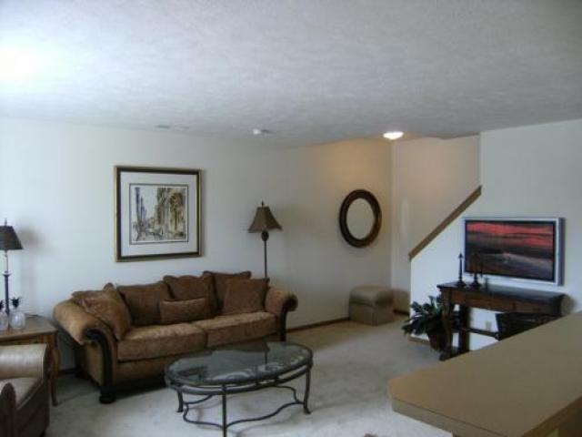 143 Meadowcreek Dr - Photo 2 of 6