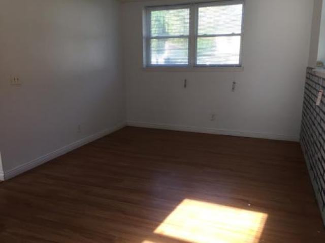 518 Nicholas St - Photo 3 of 6