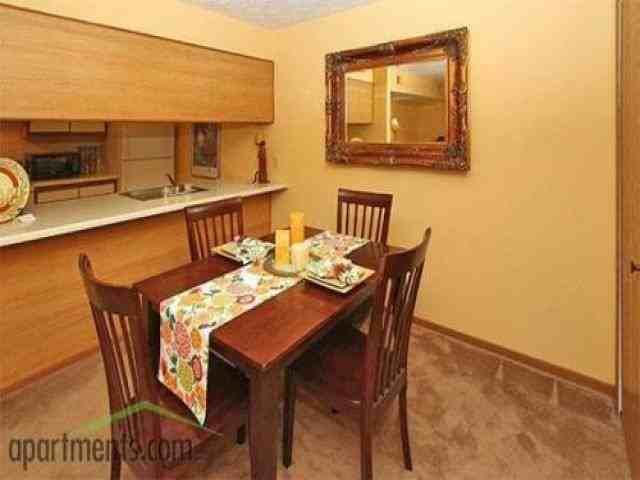 450 Sivley Rd - Photo 3 of 6