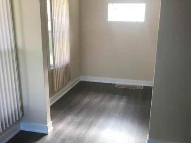 528 Geneva Ave - Photo 3 of 6