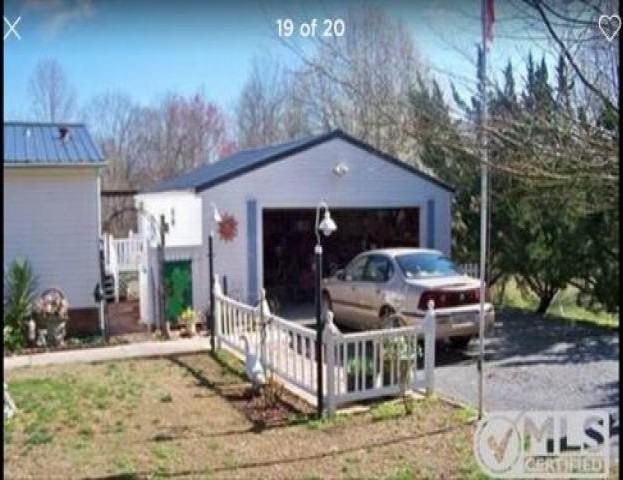 8132 Chestnut Ridge Rd - Photo 2 of 6