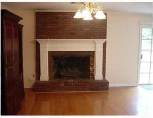 1209 W Magnolia St - Photo 3 of 4