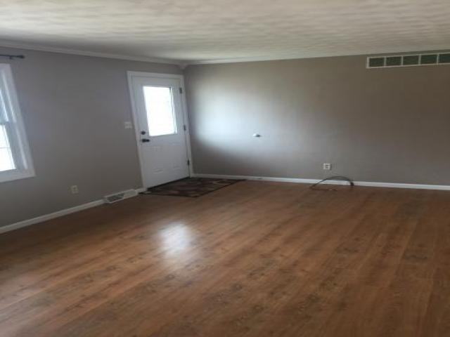 704 Sunset Ln - Photo 2 of 3