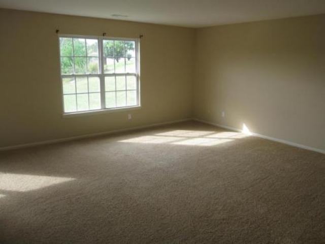 612 Bear Valley Ct - Photo 3 of 6