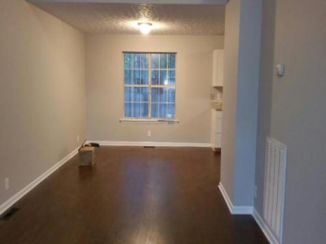 113 Lewis St - Photo 3 of 5