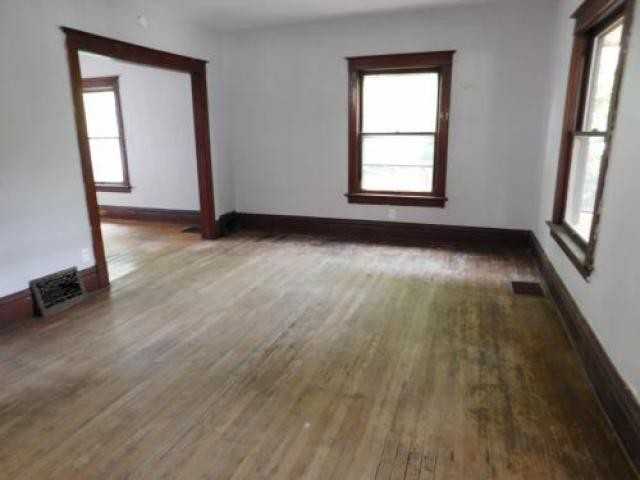 1708 Park Ave SE - Photo 3 of 6