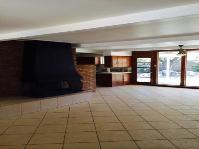 10088 Manitoba St - Photo 3 of 6