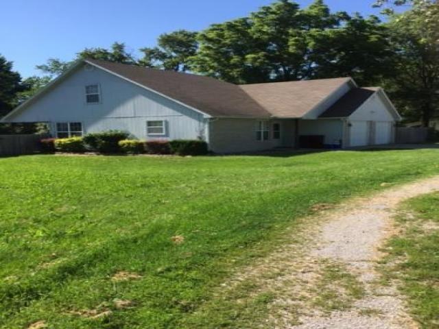 213 N Windsor St - Photo 2 of 6