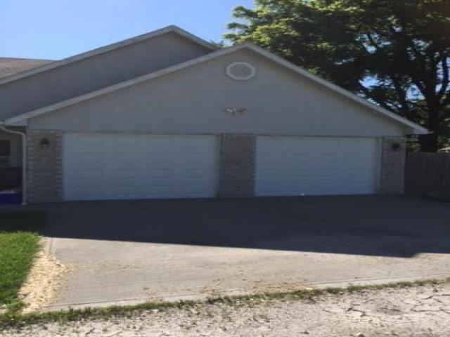 213 N Windsor St - Photo 3 of 6