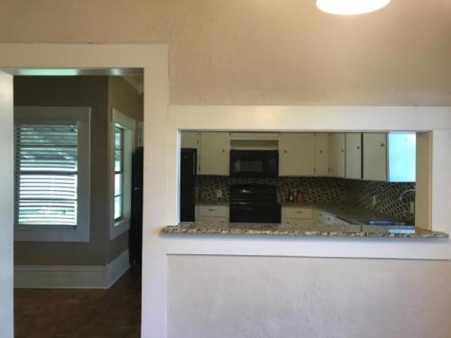 520 N Montgomery St - Photo 2 of 6