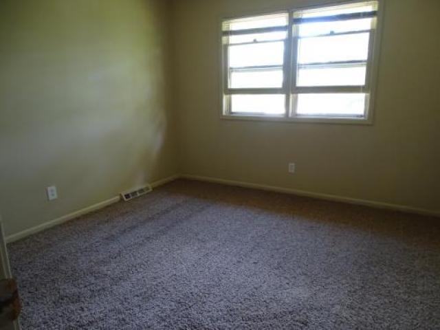 9078 Summit Dr - Photo 3 of 6