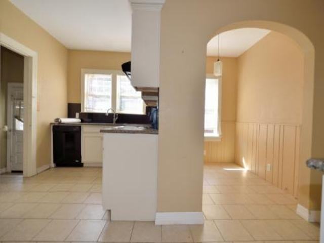 2212 E 20th St - Photo 3 of 6