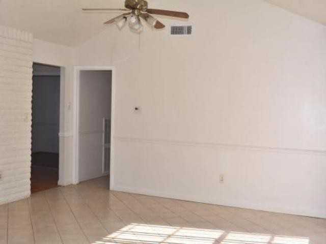 403 Brandywyne Dr - Photo 3 of 6