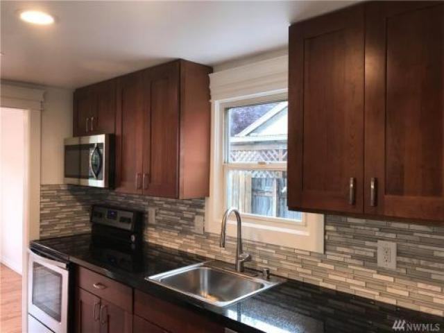 3114 SE 5th St - Photo 2 of 6