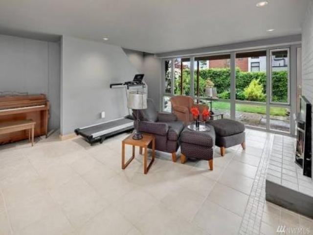 2421 W Mercer Way - Photo 3 of 6